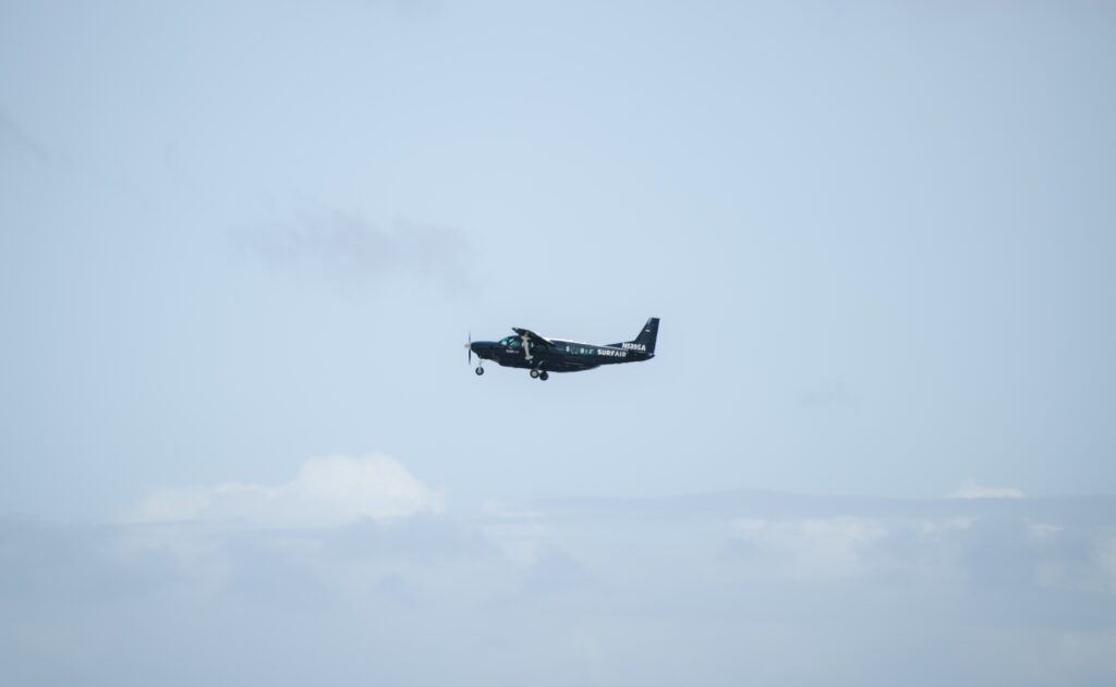 A Surf Air Cessna Grand Caravan EX on approach with its landing gear down